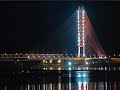 Югорский вантовый мост через реку Обь возле Сургута, один из самых длинных мостов в Сибири
