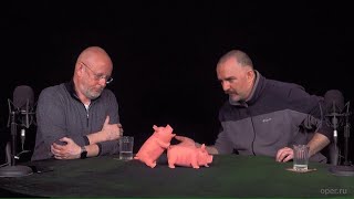 Дмитрий Пучков(Гоблин) и Клим Жуков развлекаются со свиньями