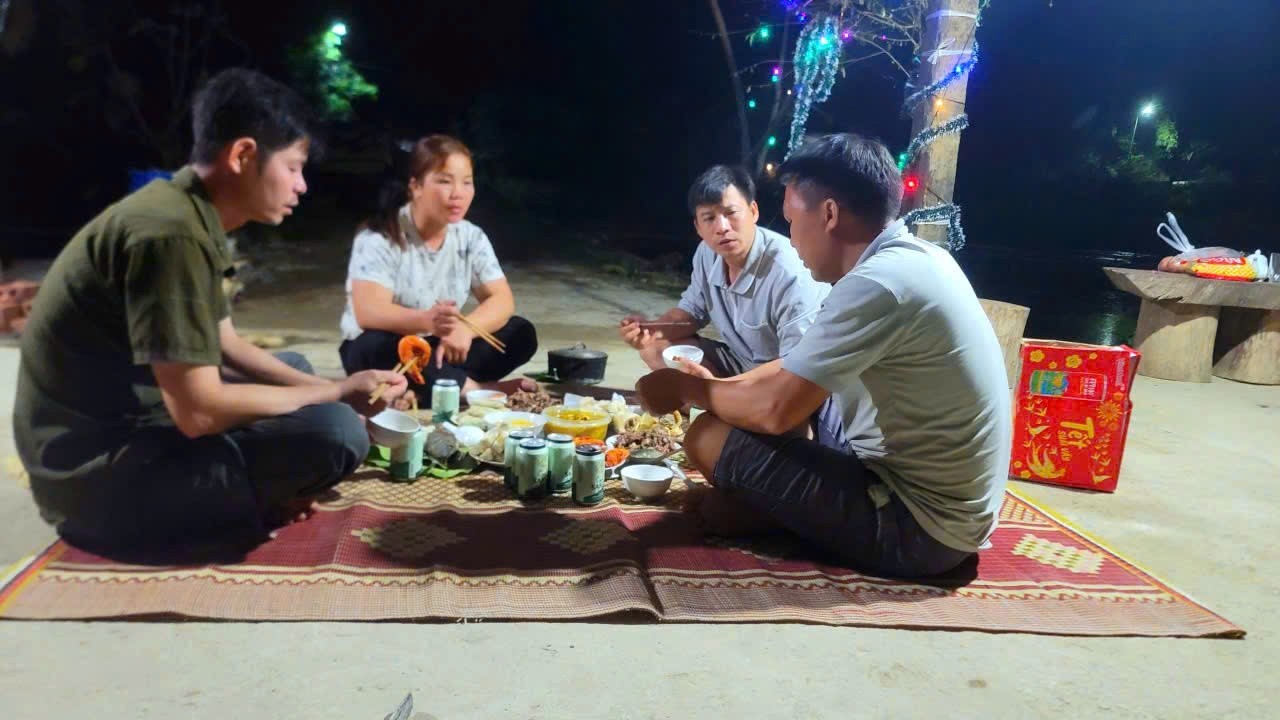 Harvesting bamboo shoots for sale and making delicious dishes from bamboo shoots to eat with KONG,DT