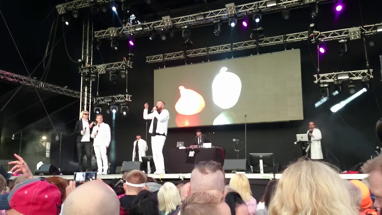 RAPTORI Kumitissit LIVE @ WE LOVE THE 90's Helsinki 26.8.2017