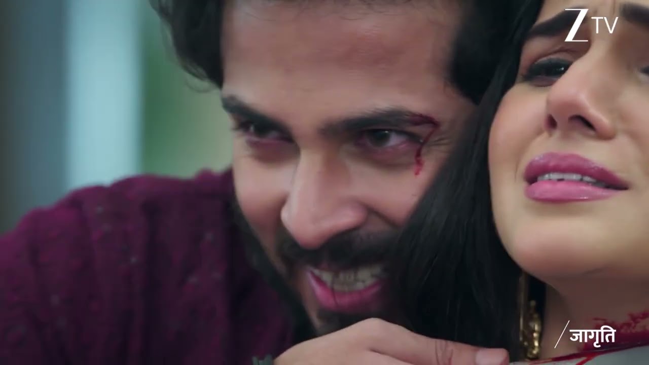 Jagriti - Ek Nayi Subah | Akash holds a knife to Jagriti's neck.