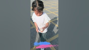 Cô bé muốn cứu chú chuột không may nóng bị chít