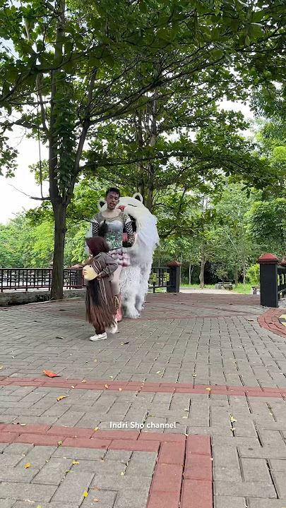 Rika kejar alika untuk ambil kedok bety sekalian bahwa can macanan untuk makan alika