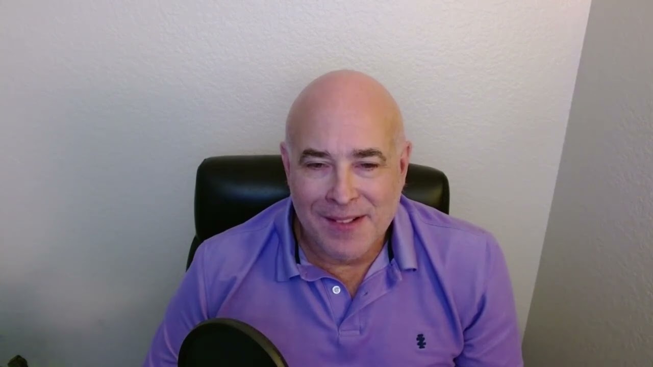 Дон Эллис Агильо делится своим личным опытом каминг-аута и его значением для его творчества.