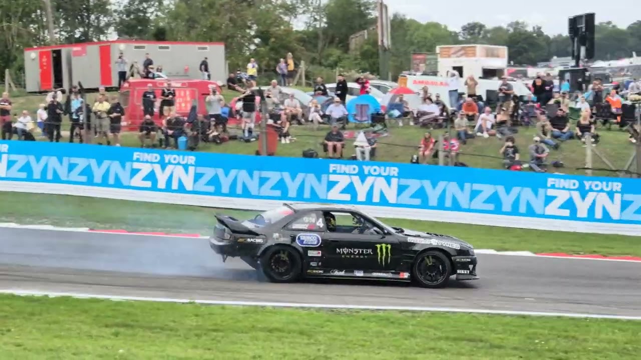 How to drift Graham hill bend at brands hatch