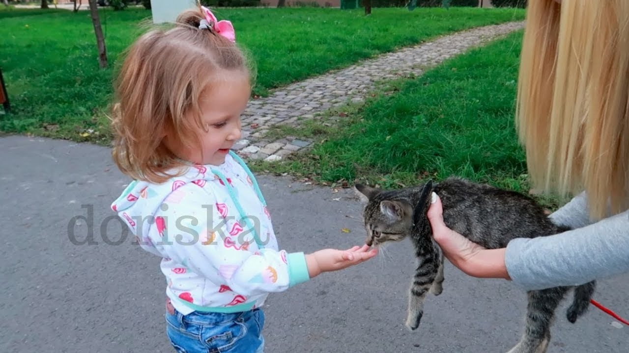 BABCIA PORWAŁA DZIECIAKI | CZ. 2 KICI KI | DLM - YouTube