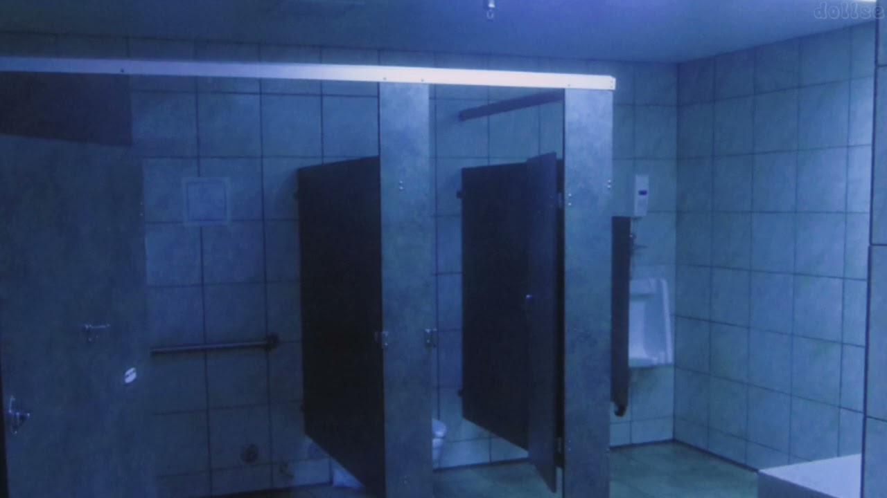 newjeans - hype boy (but you're in the bathroom at a party)