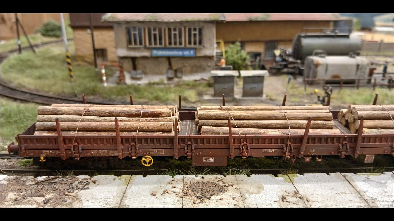 Náklad dřeva do vozu Res/Loading wood into the Res wagon