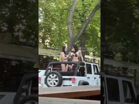 Июль, жара, Одесса, красивые девушки, без лишней одежды!😜👯 Ukraine. Girls. Automobile