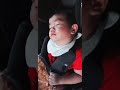 [搞笑] 再累也不放过手上的面包
