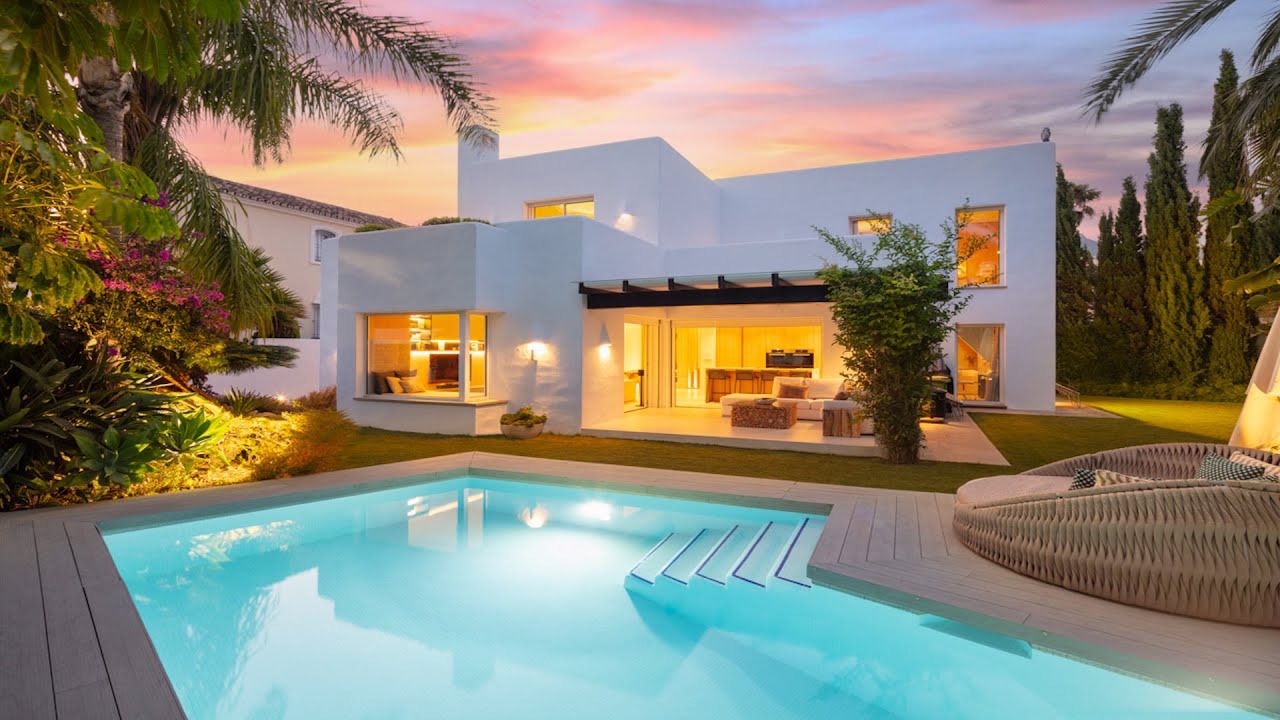 Charming Private 4 Bedroom Villa in Marbella, €4.200.000, Marbella Hills Homes Real Estate.