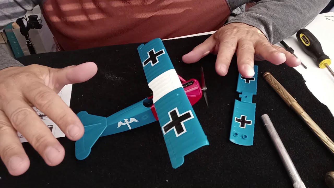 Fokker D. VII airplane building kit by NewRay YouTube