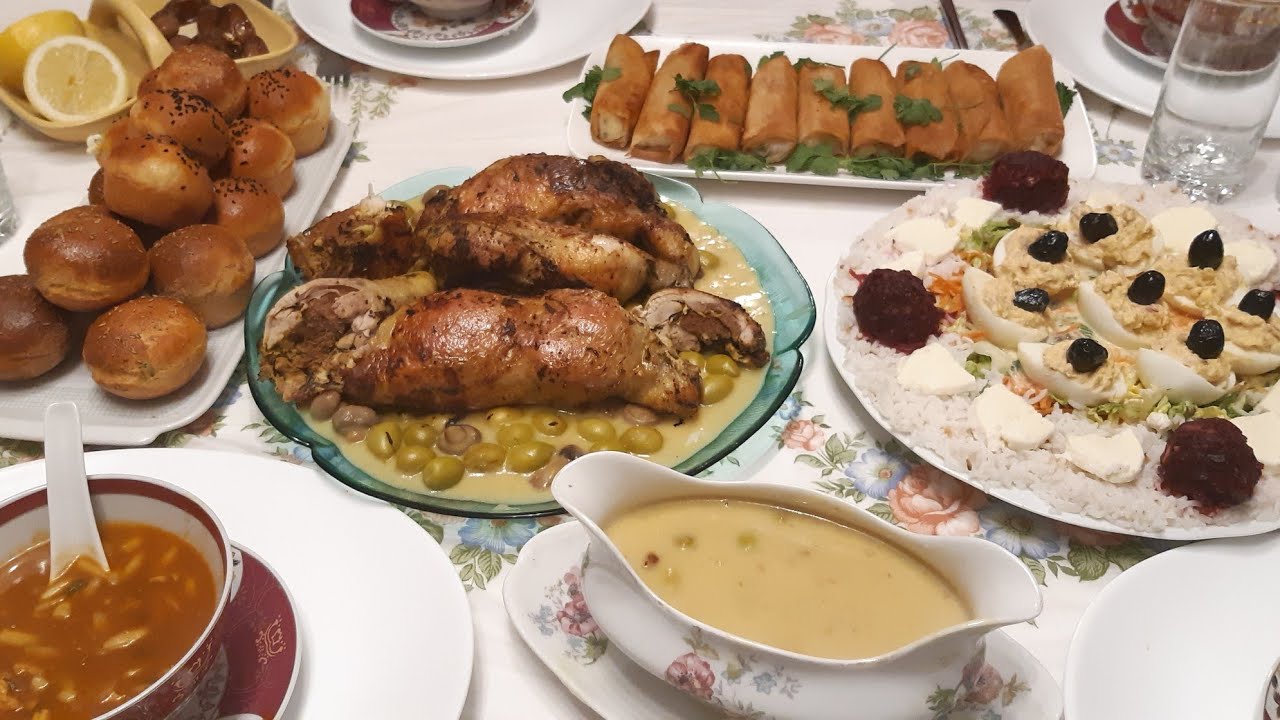 أجواء الإفطار طاولة رمضان رائعة  افخاض دجاج محشية بحشو مميز و فطاير محشية مرحبا بيكم/recettes ramada