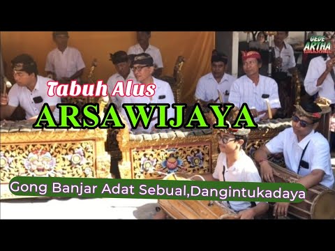 Yigitlar qizlarni qollarida ushlab sikishadi Rus talabalar porno