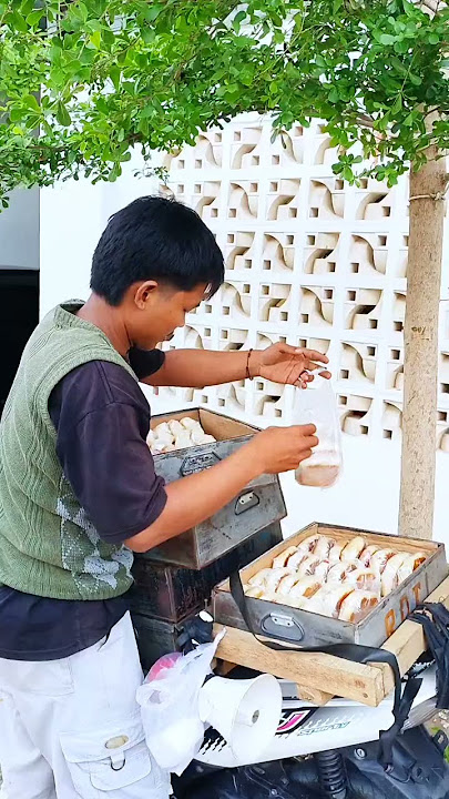 Penjual roti keliling