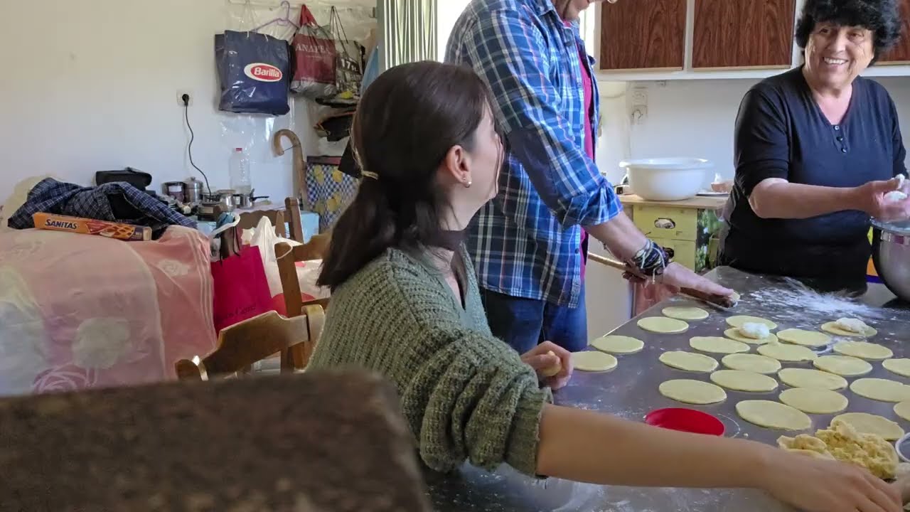 Καλητσουνια  λυχναράκια  τα δικά μού είναι ομορφότερα με την γιαγιά Ελένη  μια χαρά τα καταφέραμε