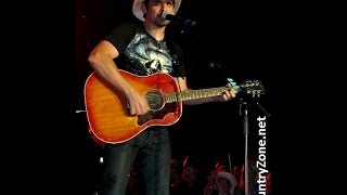 Brad Paisley - Love her like she's leavin'