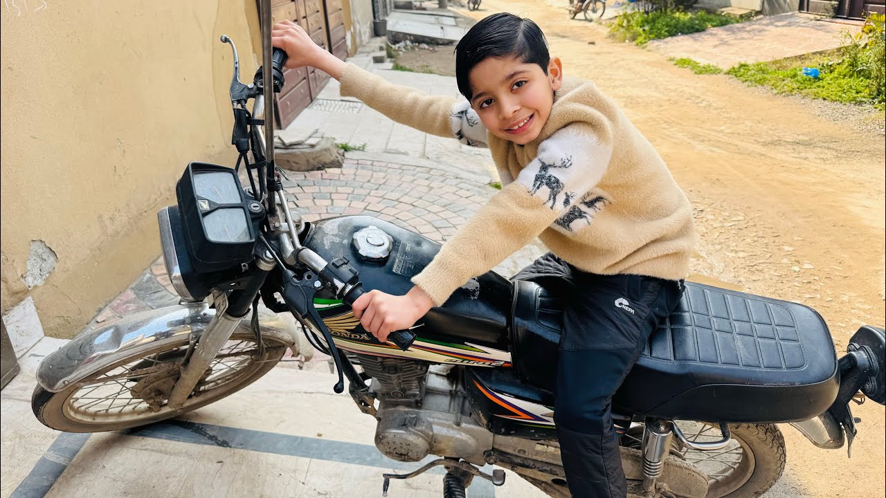 Mosa Zid Krty Howe Chachu Bike Chalani Hain🥲