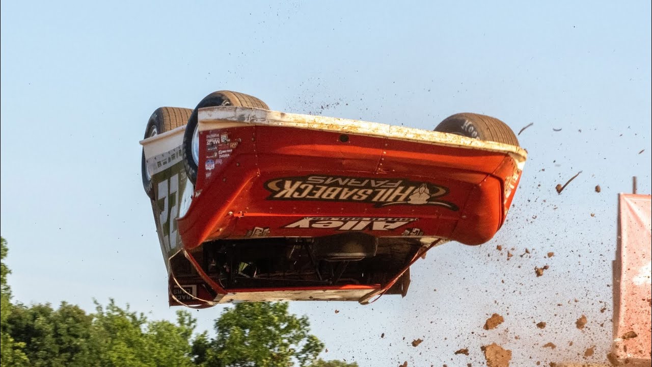 Dirt Racing wreck compilation - YouTube