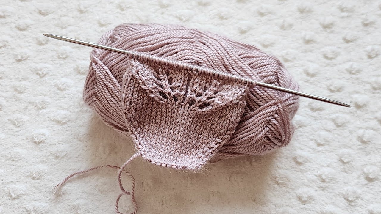 Бесшовные пинетки, связанные двумя спицами.