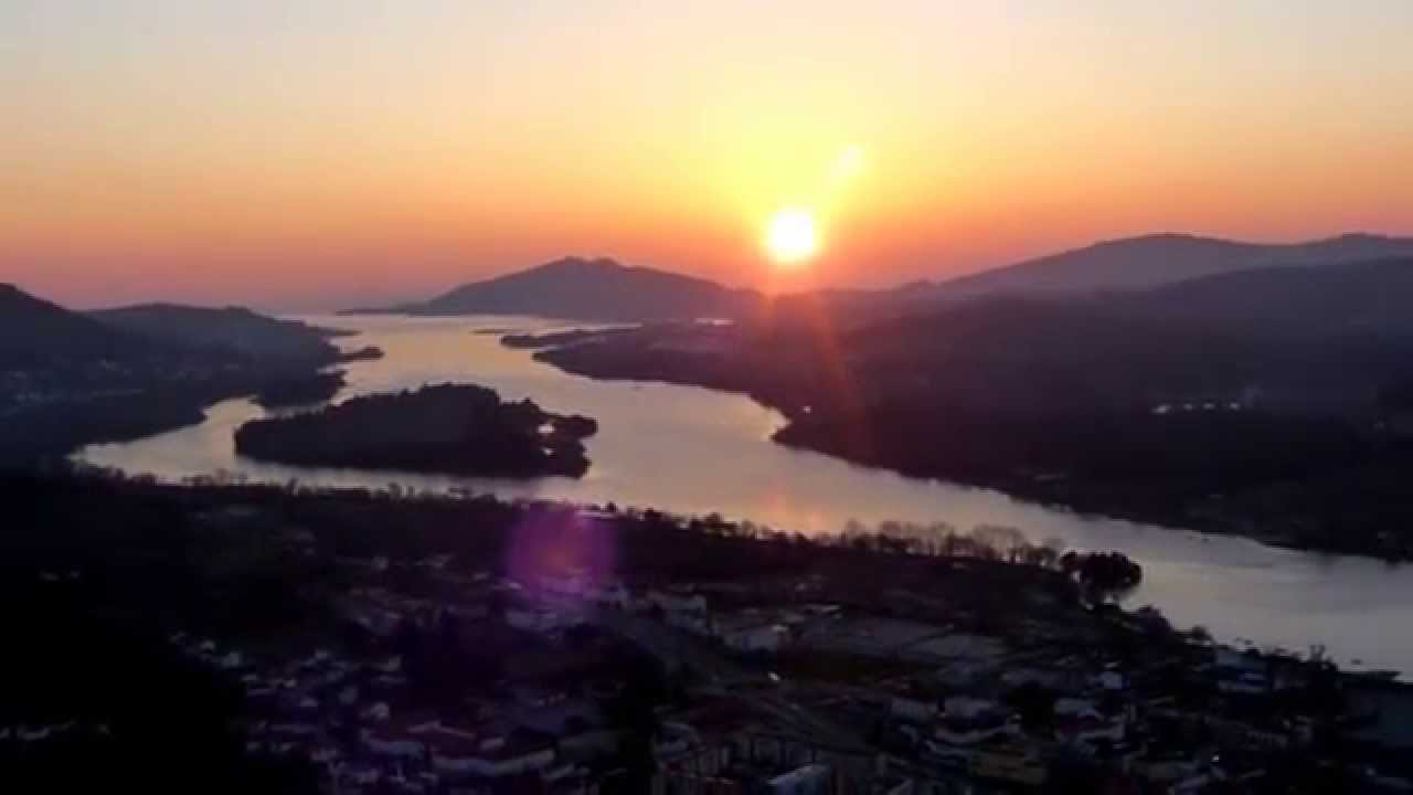 POSTA DE SOL NO RIO MIÑO. A GUARDA. GALIZA.