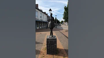 ???? Statue Oostburg Zeeland Netherlands @TravelwithHugoF #zeeuwsvlaanderen #oostburg #zeeland