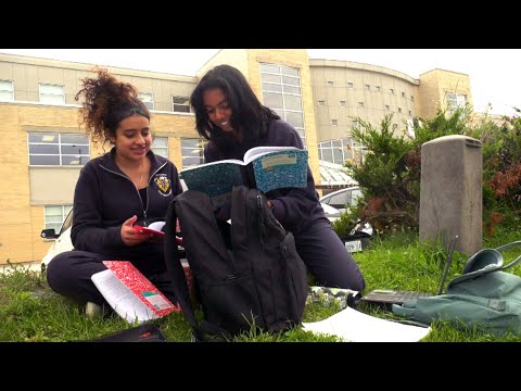 Backpack ban at Ontario high school leaves students frustrated