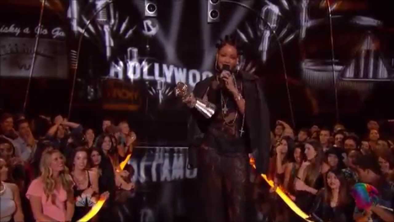 Rihanna - iHeartRadio Awards 2014