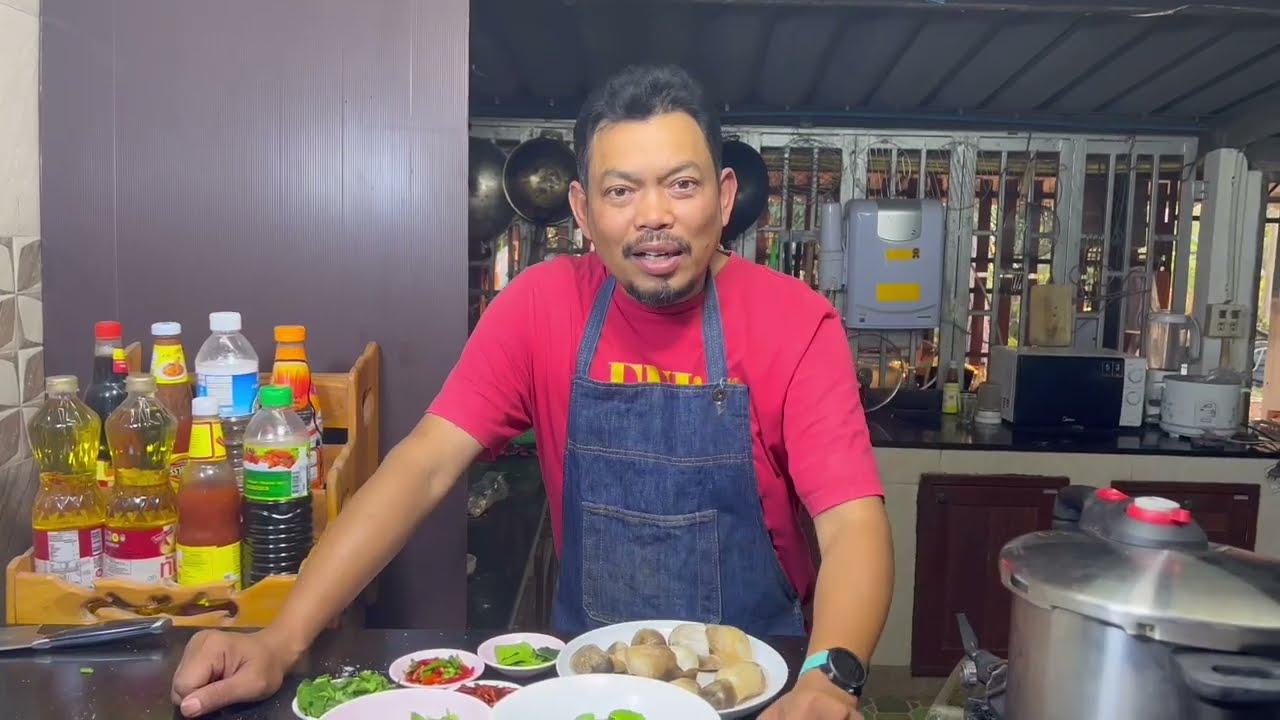 ขาหมูต้มยำใบมะขามอ่อน ขาหมูนุ่ม เปรี้ยวหอมด้วยใบมะขามอ่อน โหน่งโชว์