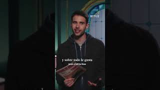 Deseando Saber Qué Esconde Roi Tras Ese Mitón.