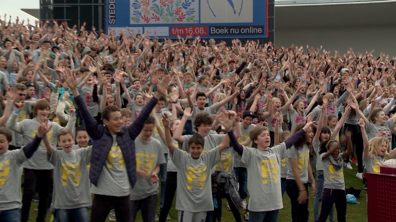 Flash Mob in het kader van 100-jarig jubileum van Fons Vitae Lyceum