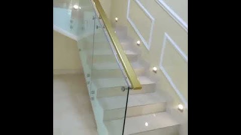 Frameless glass handrail design