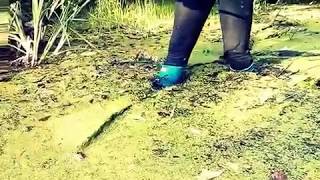 MSV. Mess flooding & fill in dry Basker-dog swamp my new HUNTER original tall blue rubber boots.