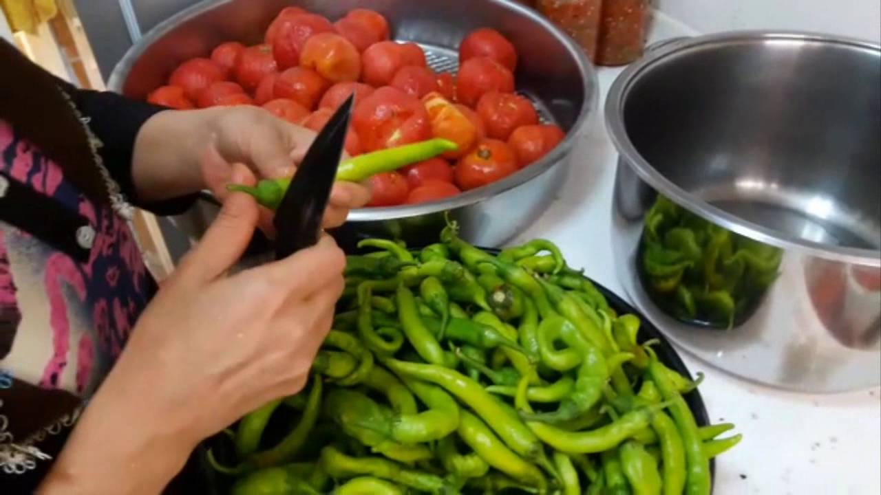 Kışlık Soslu Biber Kızartması Tarifi Kışlık Soslu Biber Kızartması Tarifi