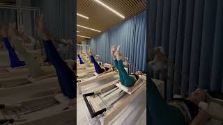 Пилатес на реформере для королевской осанки, гибкого и рельефного тела #pilates #фитнес #москва