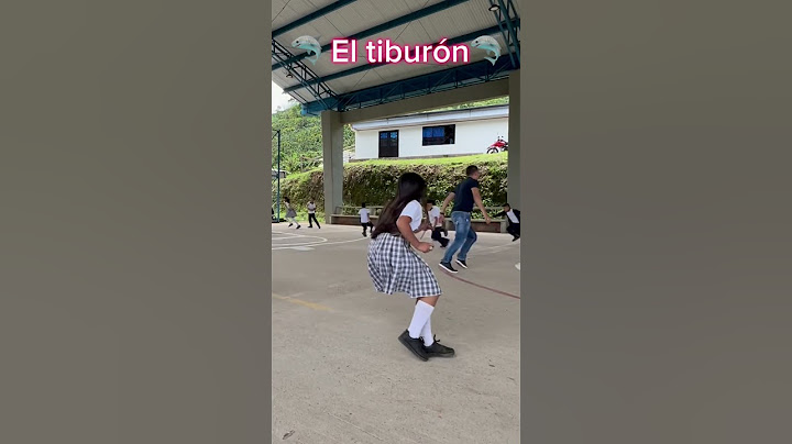El juego consiste en que, cuando termine la canción de los pececitos, el tiburón comenzará a cazar