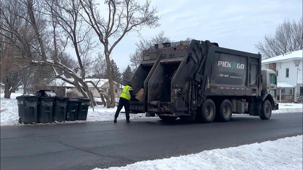 Pete 320 Split body heil finishing manual trash and recycle route