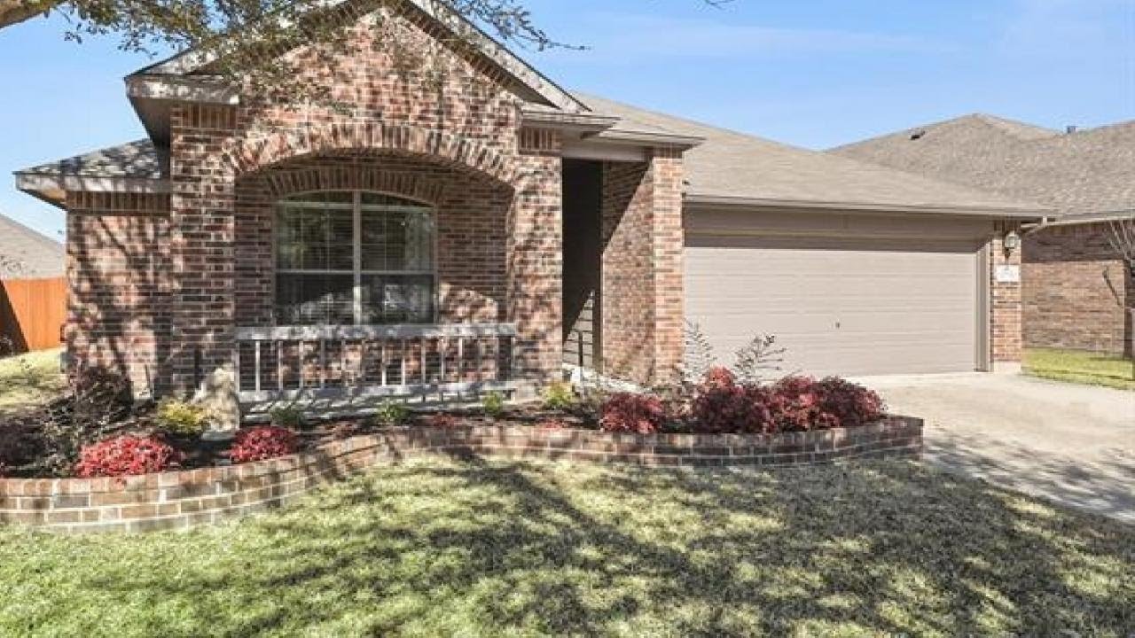 10732 Vista Heights Boulevard, Fort Worth, TX Presented by Rachel Robertson.