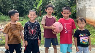 Main Sepak Bola Bareng Temen