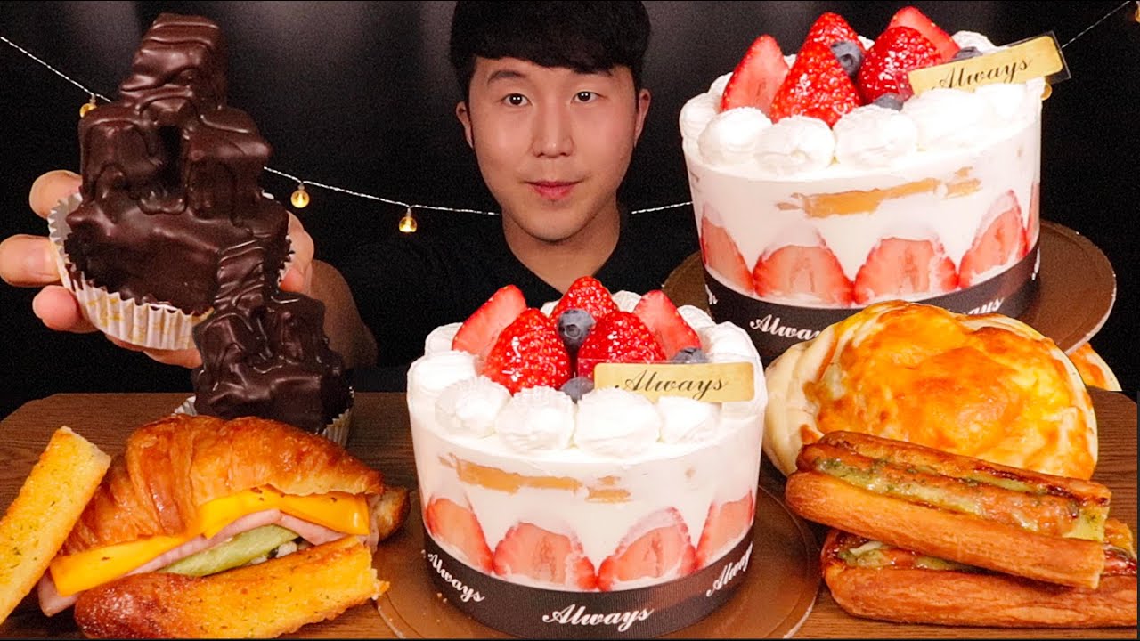 [SUB] 딸기생크림 케이크, 크루아상 샌드위치, 초코범벅(Strawberry cream cake, croissant sandwich, chocolate bread)#MUKBANG