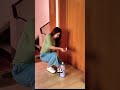 Debajo de esta puerta se multiplica el dinero Pero a esta chica la robaron 🥹🥹 #trending #humor