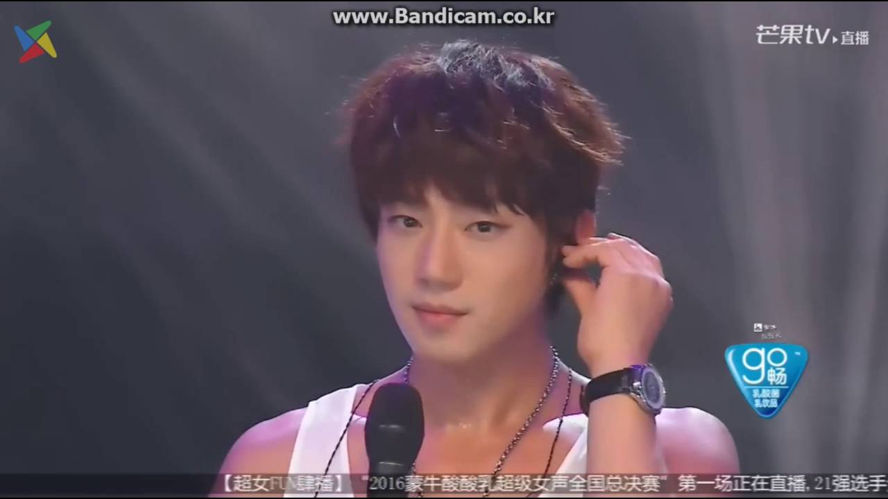원곡자소경등앞에서'왕페이'부르는황치열스타_원곡자극찬! ''차오지뉘성''_黄致列 '王妃'_超级女声2016(HwangChiYeul)