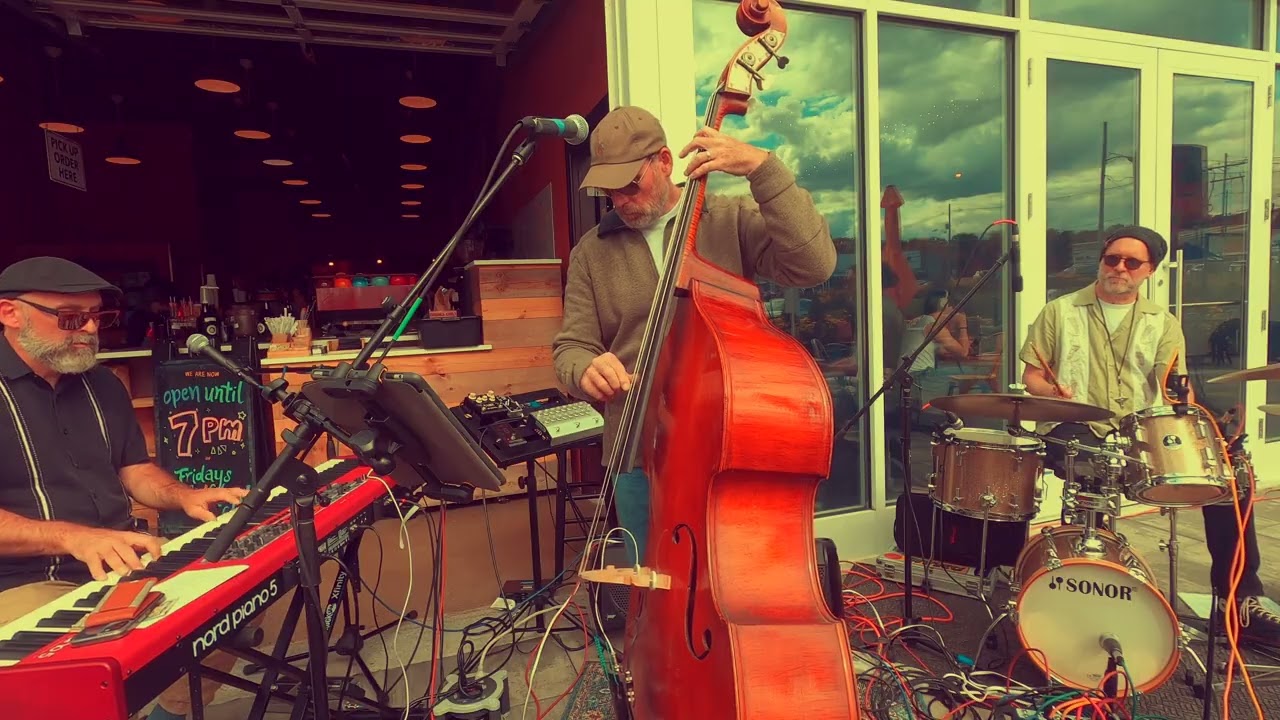 The In Crowd - Three Left Feet Trio   Twisted Tulip 10-25-25