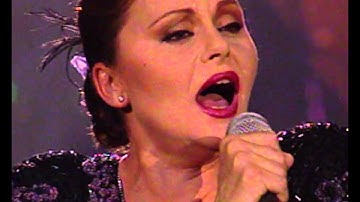 ROCÍO DÚRCAL "A QUE ME QUEDO CONTIGO"