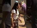 Daniela y su amiga sospechan de la ayuda del delegado👀🫵🏻📦 #LoQueCallamosLasMujeres