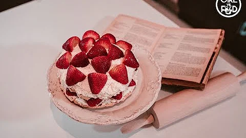 HOW TO MAKE A STRAWBERRY SHORTCAKE || GIRL VS FOOD...