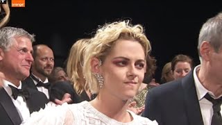 Kristen Stewart in a Crowd ||  Nervous Shy and Awkward in a humble and genuine way