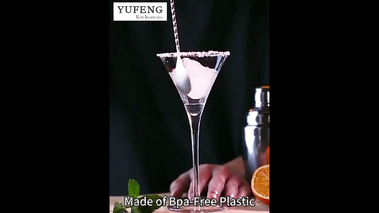 BPA-Free Plastic Martini Glasses for Bars & Hotels