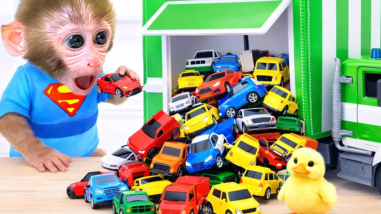 El mono Bonbon compra en la tienda de autos de juguete y vive una aventura secreta