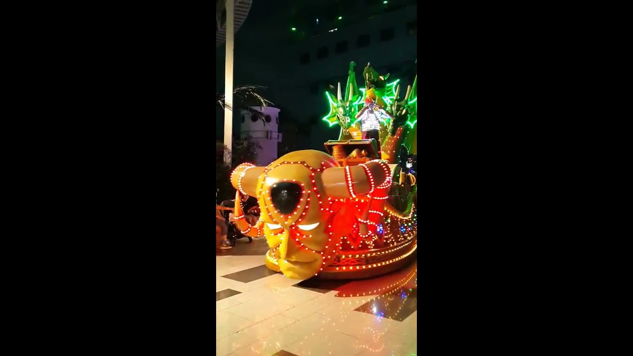 Lotte World Parade (in the evening) YouTube